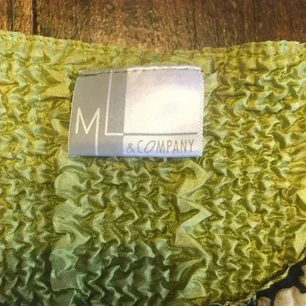 ML & Company | Black, Blue & Green Floral Stretchy Crinkle Blouse - Picture 4 of 4